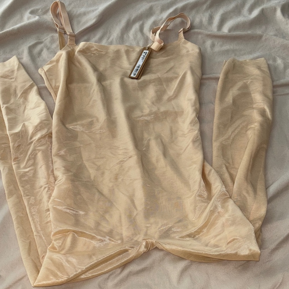 SKIMS Barely There Shape wear Low Back Catsuit  ( SAND ) NEW WITH TAGS!